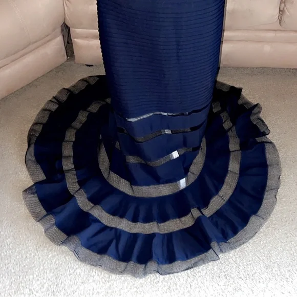 TADASHI SHOJI Tabora Off The Shoulder Gown - Picture 3 of 13